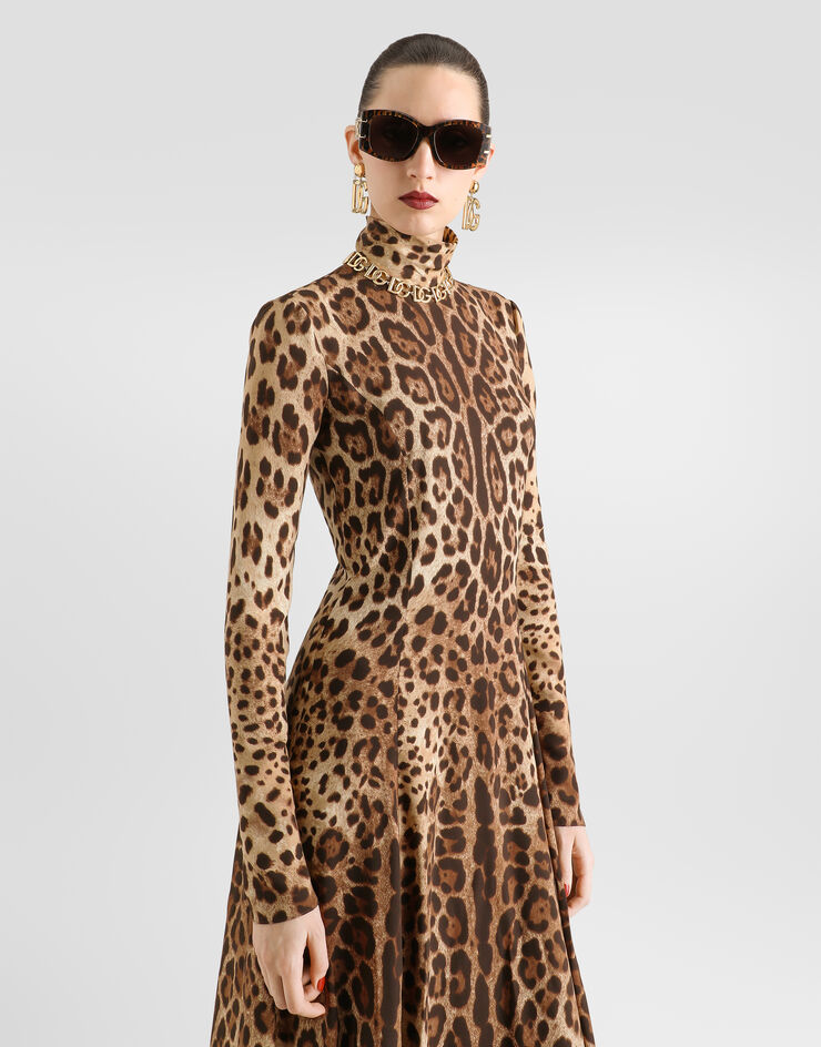 Dolce & Gabbana Kleid aus charmeuse mit leo-print Drucken F612KTFSADD