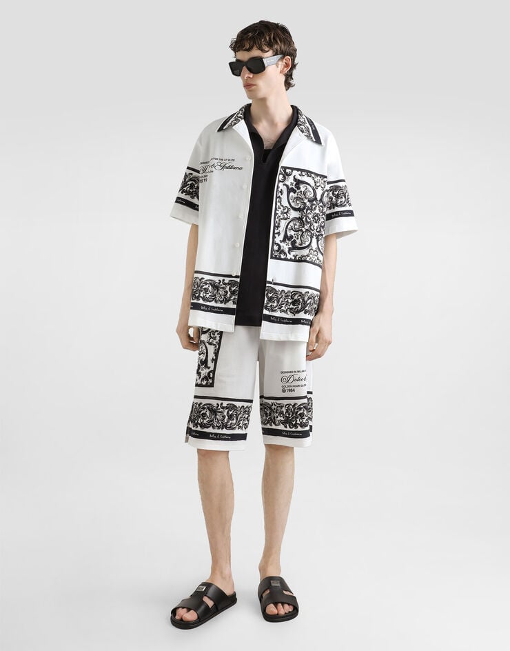 Dolce & Gabbana Bermudas aus Doppelpiqué mit Majolika-Print Mehrfarbig GV37ATII7HN