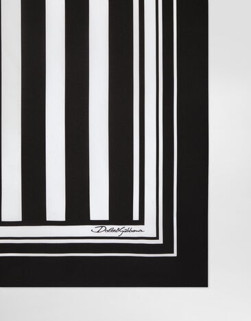 Dolce & Gabbana Tuch aus Seidentwill 90 x 90 Streifenprint Mehrfarbig GQ260EG0WUE