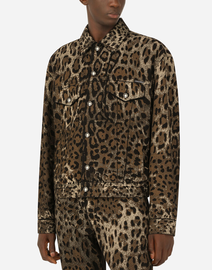 Dolce & Gabbana ДЖИНСОВАЯ КУРТКА С ЛЕОПАРДОВЫМ ПРИНТОМ Джинсовая куртка с леопардовым принтом РАЗНОЦВЕТНЫЙ G9UW6DG8EI1