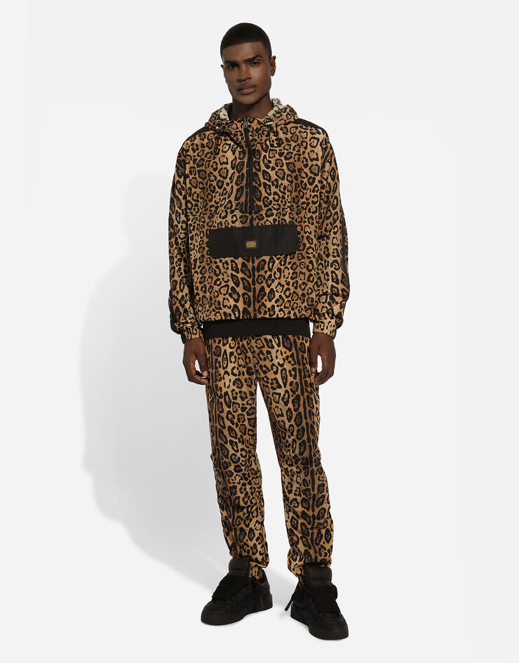 Dolce & Gabbana Cazadora con capucha y crespo estampado leopardo Estampado G9AXZTFPSH8