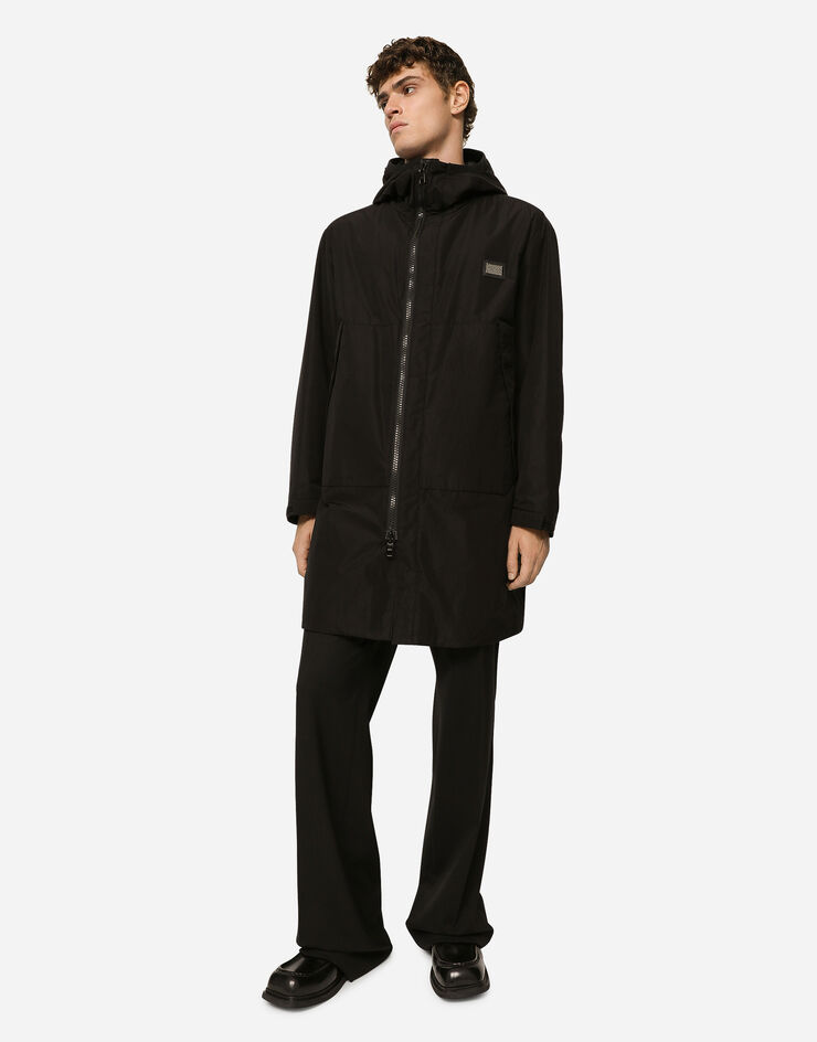 Dolce&Gabbana معطف باركا نايلون بغطاء رأس وبطاقة موسومة أسود G036HTFUSXT