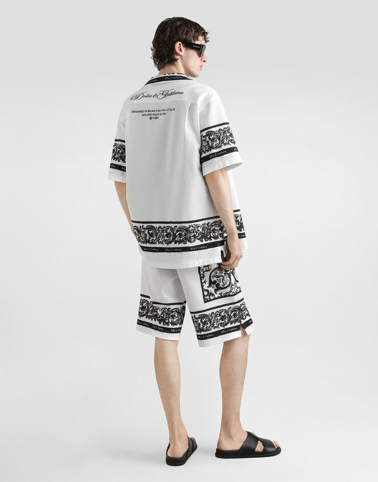 Dolce & Gabbana Bermudas aus Doppelpiqué mit Majolika-Print Mehrfarbig GV37ATII7HN