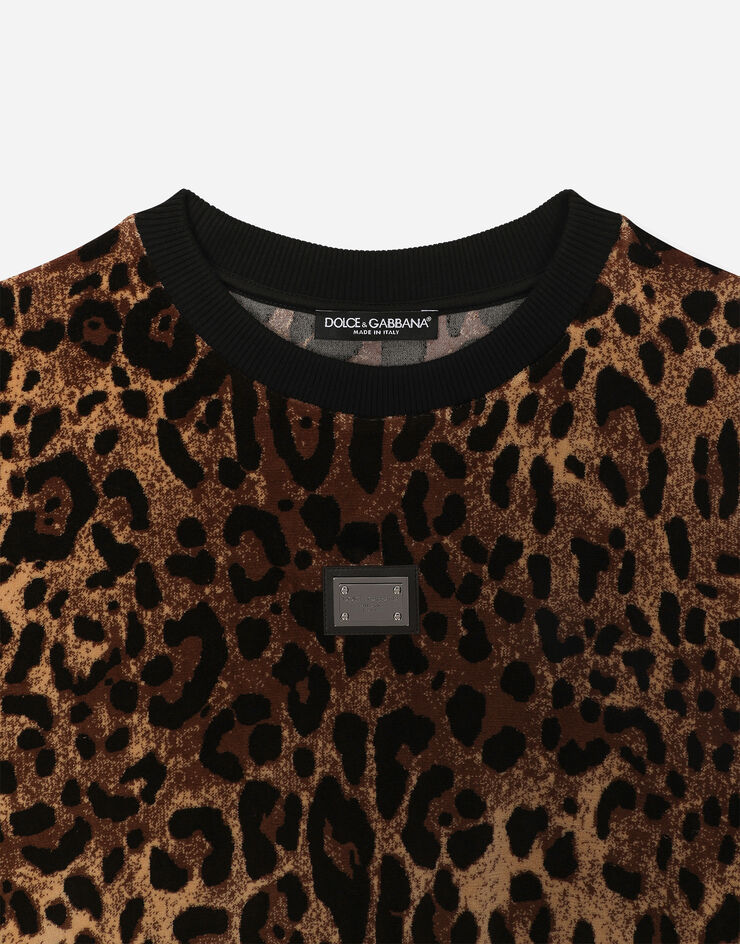Dolce&Gabbana Rundhalssweatshirt aus Chenille Jacquard Leomuster Mehrfarbig F9R28TFJ7D5
