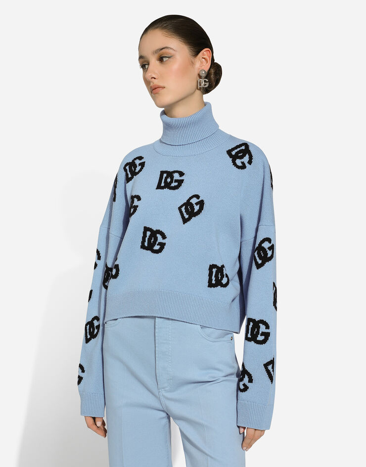Dolce & Gabbana Jersey de cuello alto de lana con logotipo DG en intarsia Azul Claro FXW04TJCVZL