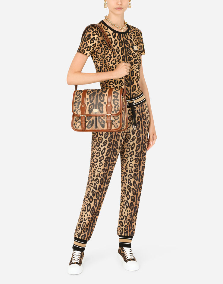 Dolce & Gabbana Сумка-мессенджер из материала Crespo с леопардовым принтом с пластинкой с логотипом разноцветный BB6817AW384