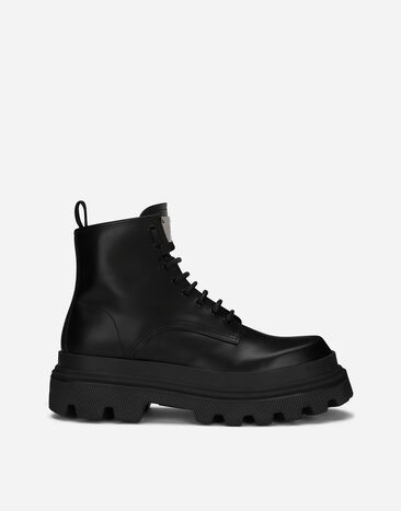 Dolce & Gabbana حذاء بوت برقبة للكاحل من جلد عجل للمشي الطويل أسود A10782AB640