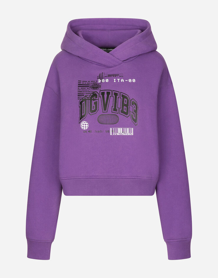 Dolce & Gabbana Kapuzensweatshirt mit langem Arm aus Baumwolljersey mit Print DGVIB3:<br>• Violett<br>• Mit Kapuze<br>• Lange Ärmel<br>• Saum und Bündchen im Rippstrick<br>• Normale Passform<br>• Der Artikel hat bei Größe 40 IT eine Länge von 50 cm ab der hinteren Mitte<br>• Das Model ist 175 cm groß und trägt Größe 40 IT<br>• Made in Italy DGVIB3 Violett F9R42TG7K6Y
