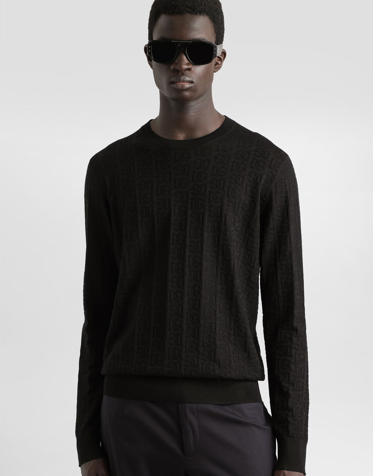 Dolce & Gabbana Pull ras de cou en soie avec logo DG brodé all-over Noir GXX02TJBSKE
