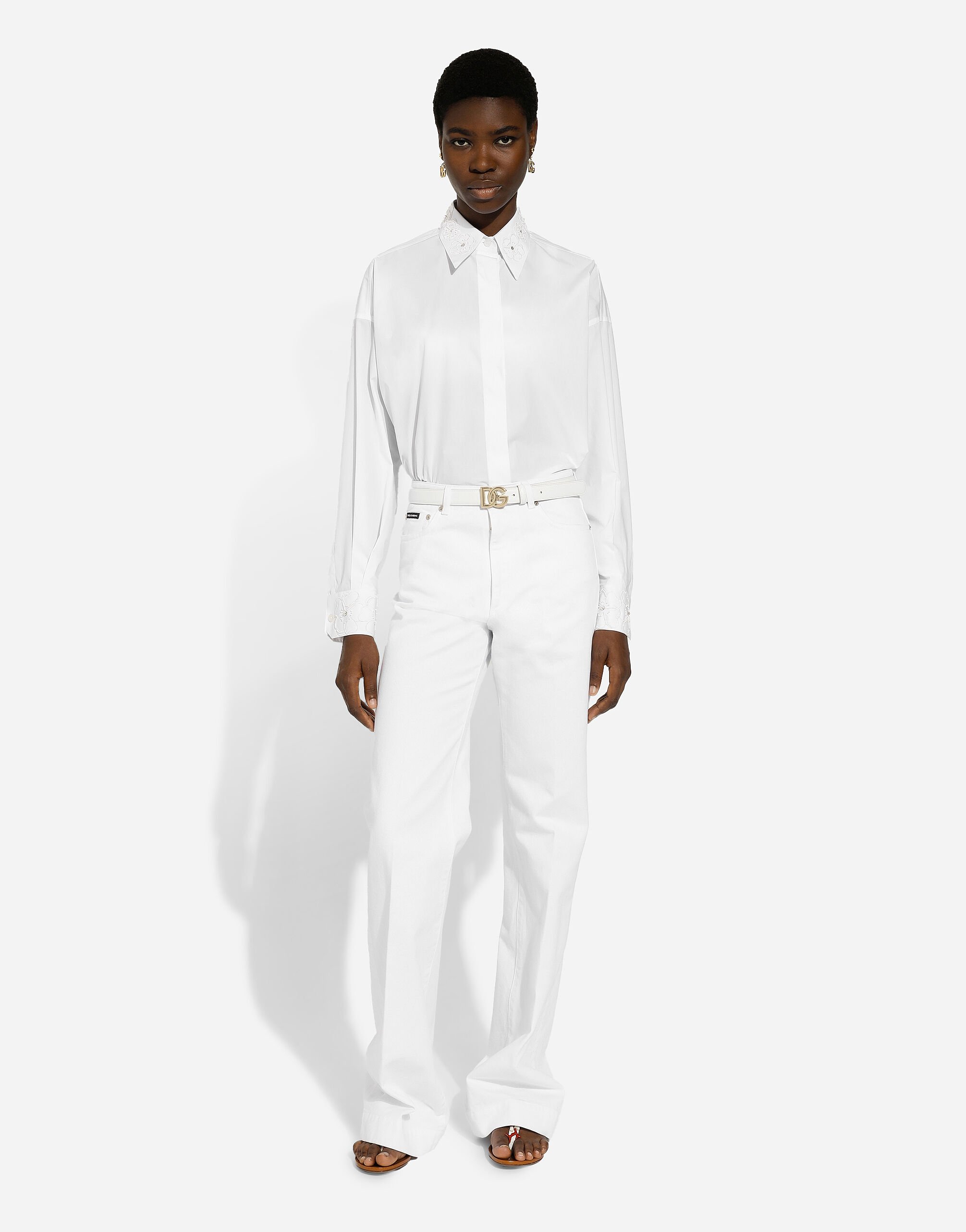 メーカー直売所 Long-sleeved cotton shirt with embroidered collar in White トップス