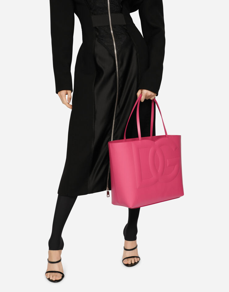 Dolce & Gabbana حقيبة تسوق متوسطة DG Logo Bag من جلد عجل أرجواني BB7338AW576