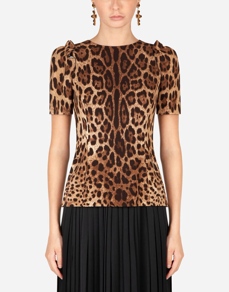 Dolce & Gabbana Kurzarm-shirt aus cady leoprint Mehrfarbig F7ZY1TFSRKI