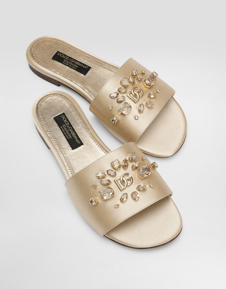 Dolce & Gabbana شبشب ساتان مسطح بتطريز وشعار DG ذهبي D11325AY696