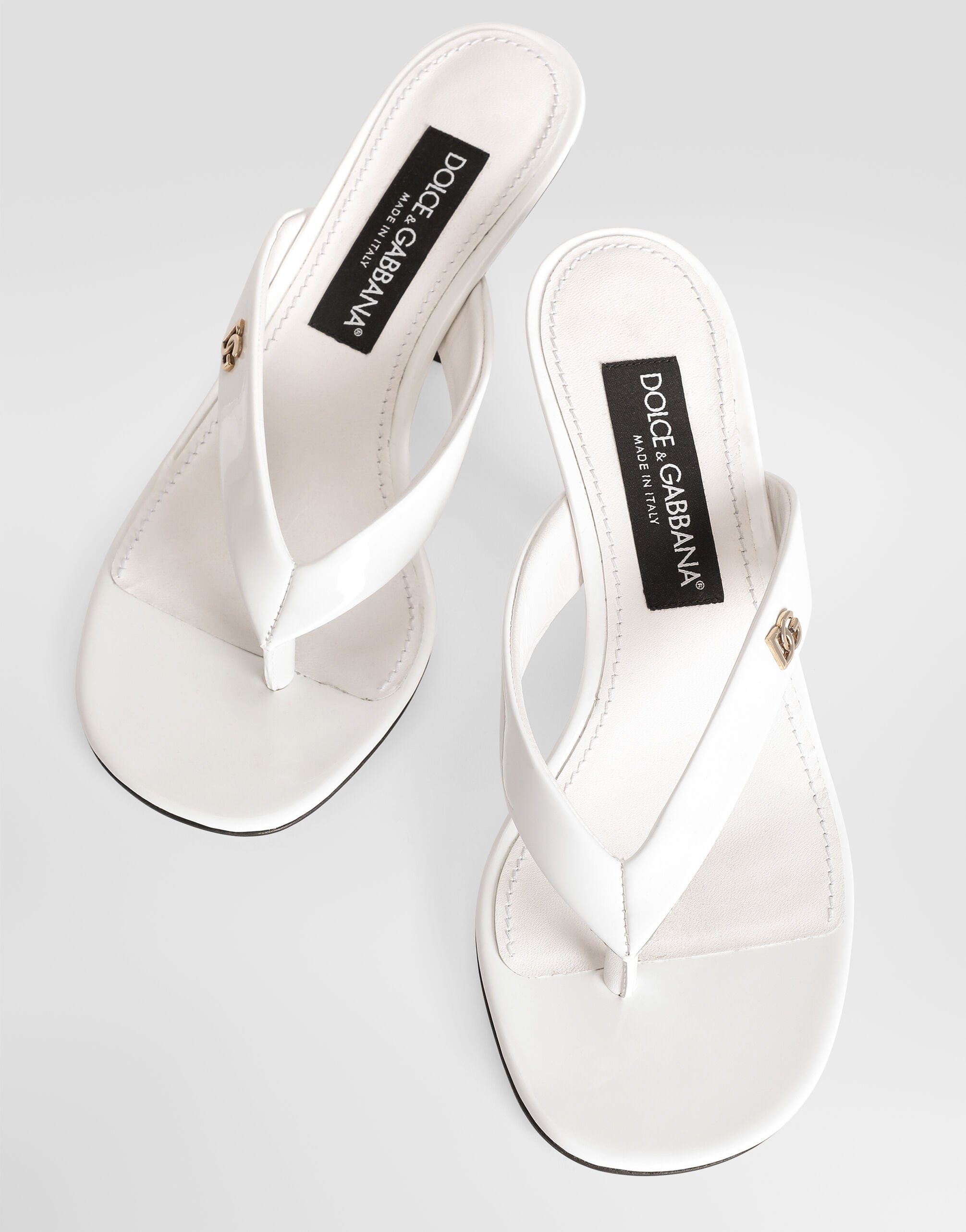 ホワイトのウィメンズ パテント レザー トング サンダル | Dolce&Gabbana®