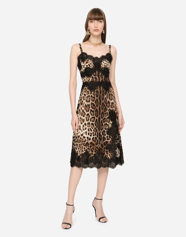 Dolce & Gabbana Vestido midi de lencería en raso con estampado de leopardo y bordes en encaje Multicolor F6A5DTFSAXY