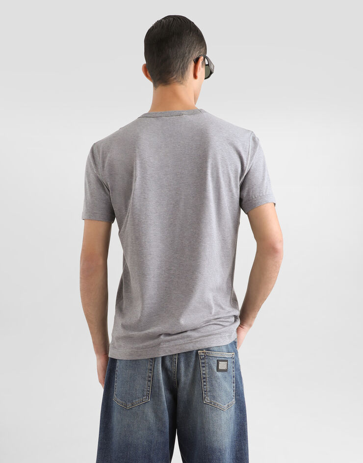 Dolce & Gabbana Baumwoll-T-Shirt mit Logoplakette Grau G8PT1TG7F2I