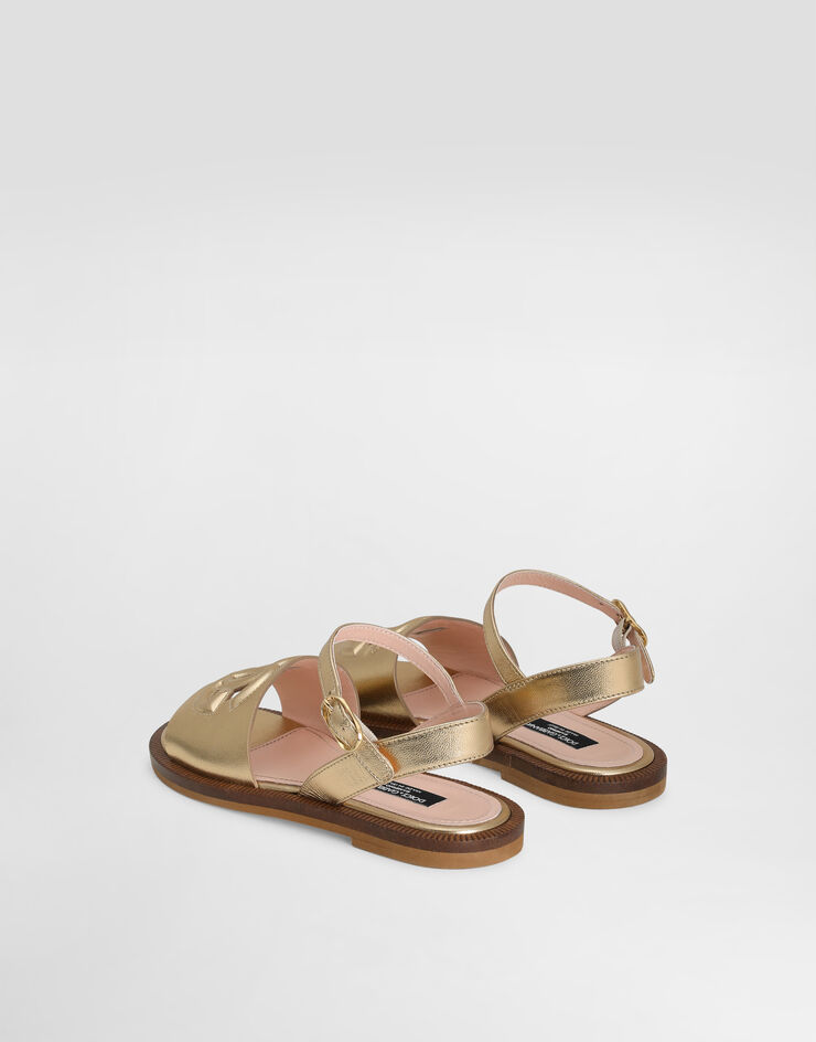 Dolce & Gabbana صندل من جلد عجل ممعدن بشعار DG بقصة ذهبي D11308A1253