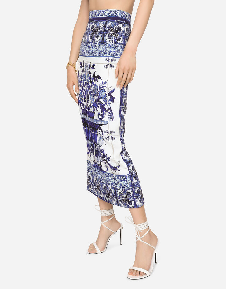Dolce&Gabbana Falda longuette de charmeuse con estampado de mayólica con abertura Multicolor F4BWLTHPABW