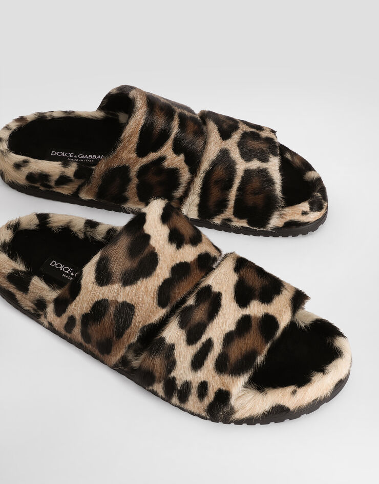 Dolce & Gabbana Sandalias DG Casual en piel de cabra kid con estampado leopardo Multicolor A80574A0087