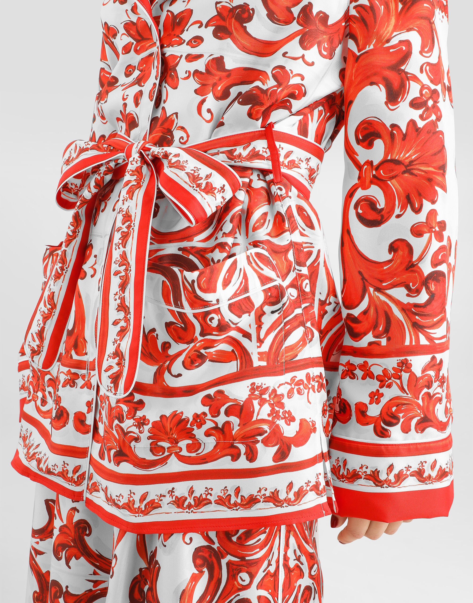 【新品タグ付き】Dolce & Gabbana シルク混ストレッチブラウス Majolica-print silk vanity shirt in Multicolor for Women