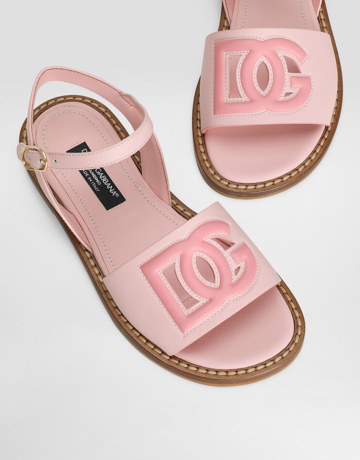 Dolce & Gabbana Sandalia en piel de becerro con logotipo DG troquelado Rosa D11308A1114