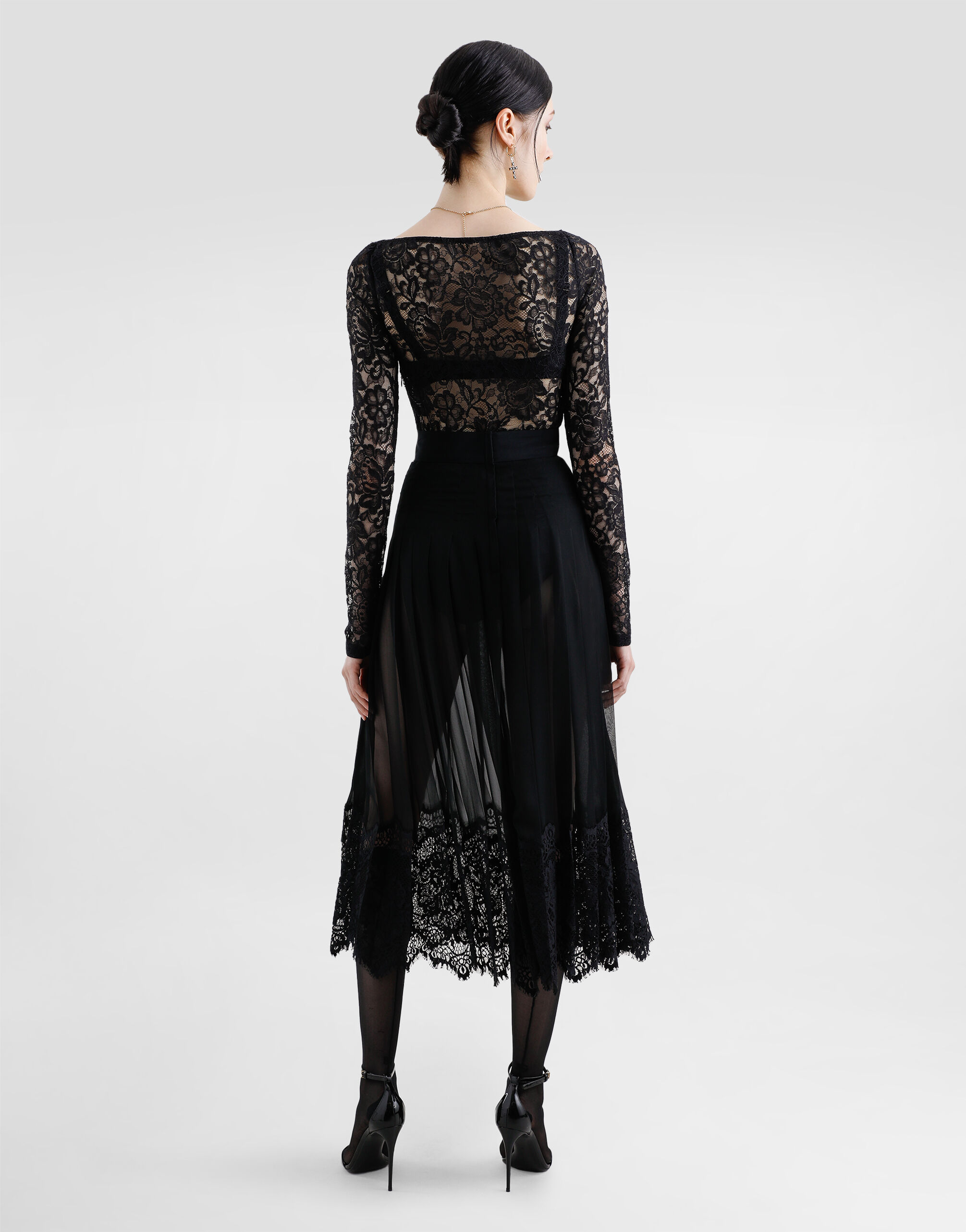 Calf-length circle skirt in pleated georgette with lace trims in
