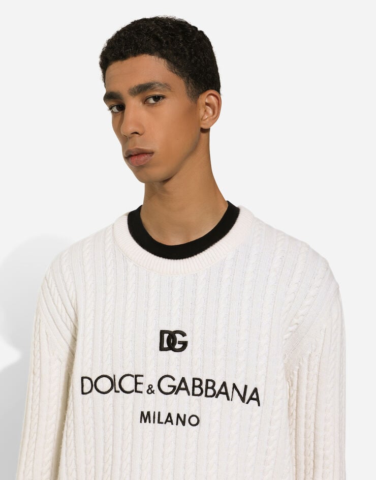 Dolce & Gabbana سترة صوف بياقة دائرية وتطريز شعار أبيض GXX09ZJCVS3