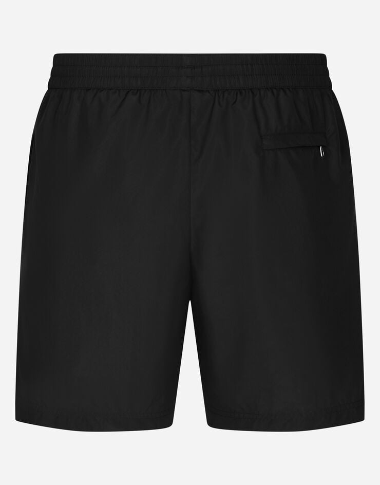 Dolce & Gabbana Mittellange Badeshorts mit Logoplakette Schwarz M4E45TFUSFW