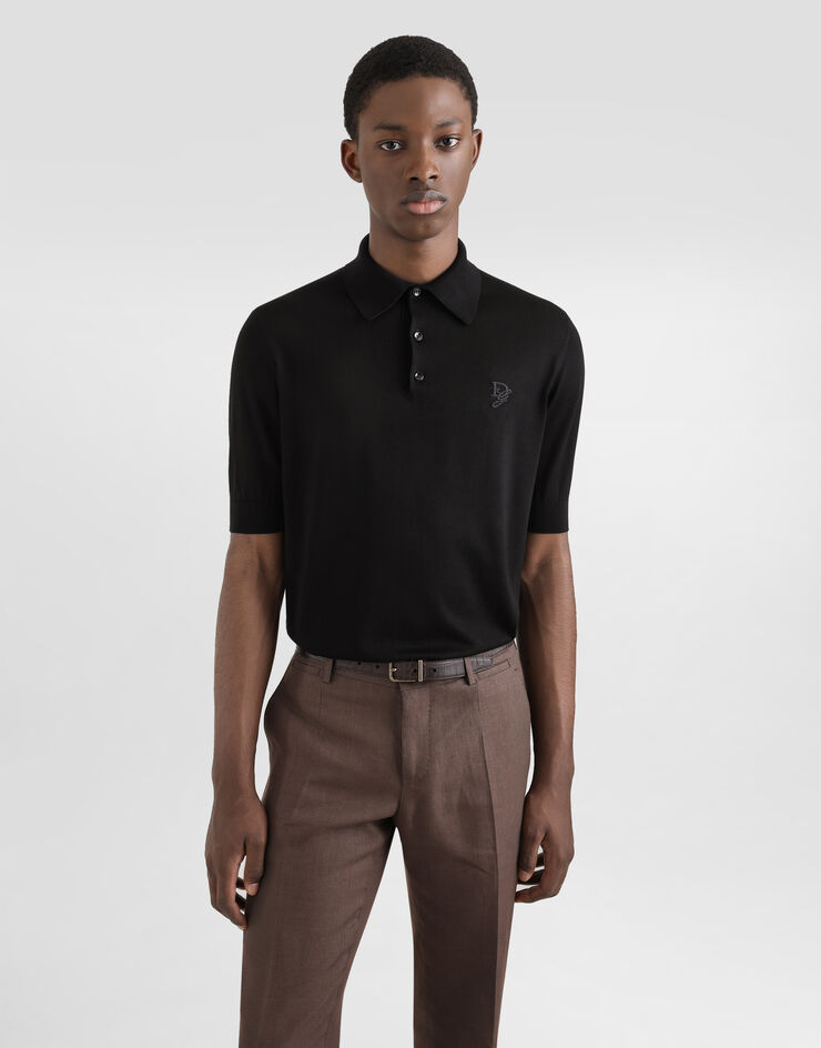Dolce & Gabbana قميص بولو حرير بتطريز شعار أسود GXZ02ZJBSK3