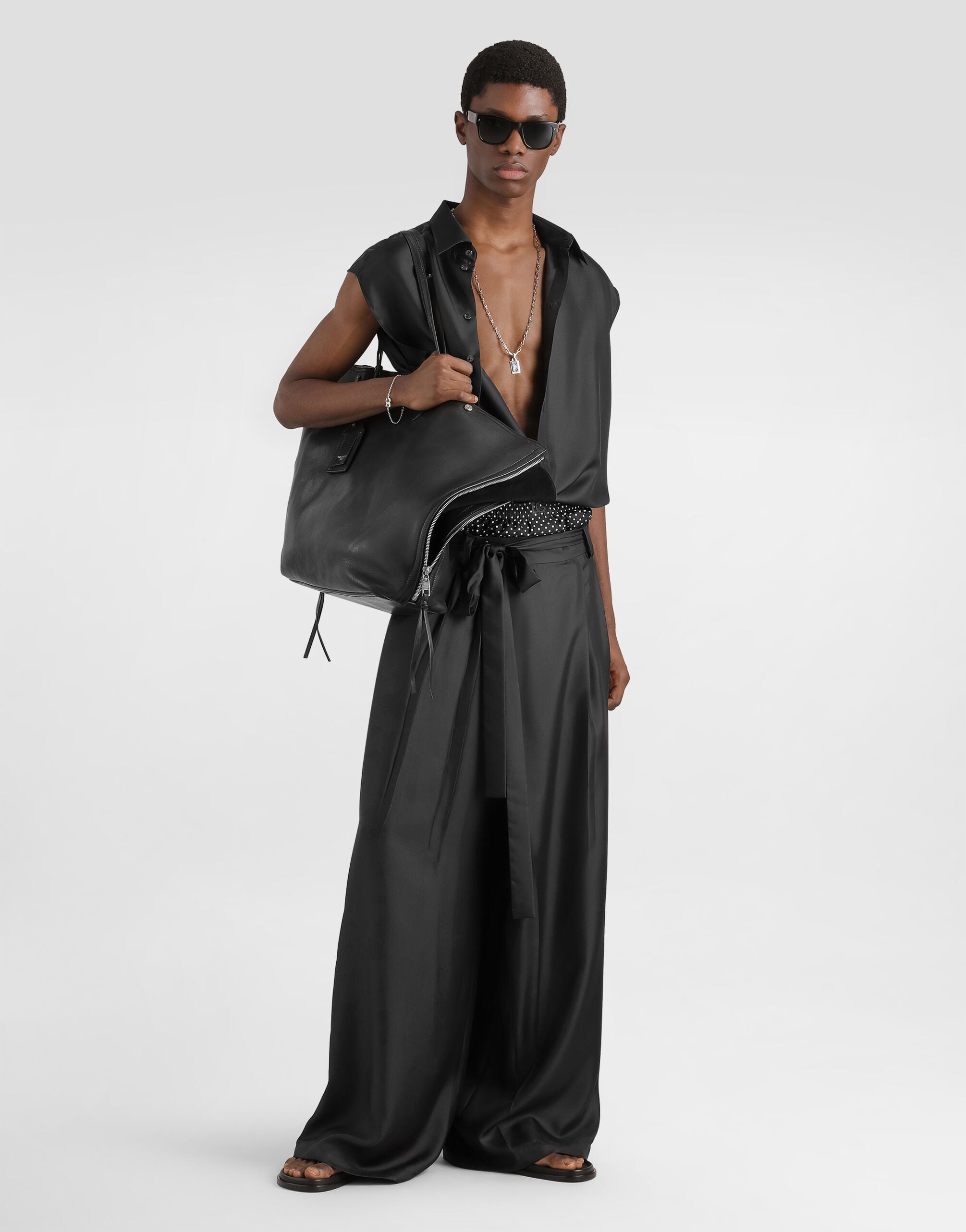 【美品 】ドルガバ 40サイズ パンツスーツ ストレッチ ブラック D&G 美品 】ドルガバ 40サイズ パンツスーツ ストレッチ ブラック D&G 美品