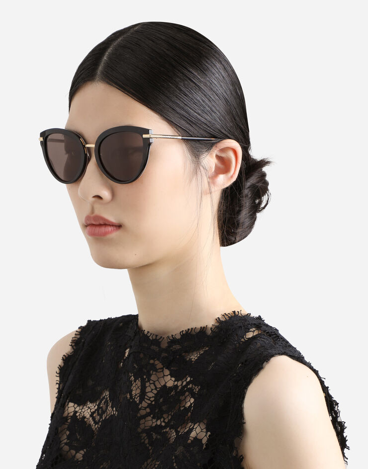 Dolce & Gabbana نظارة شمسية DNA متعدد الألوان VG4492VP713