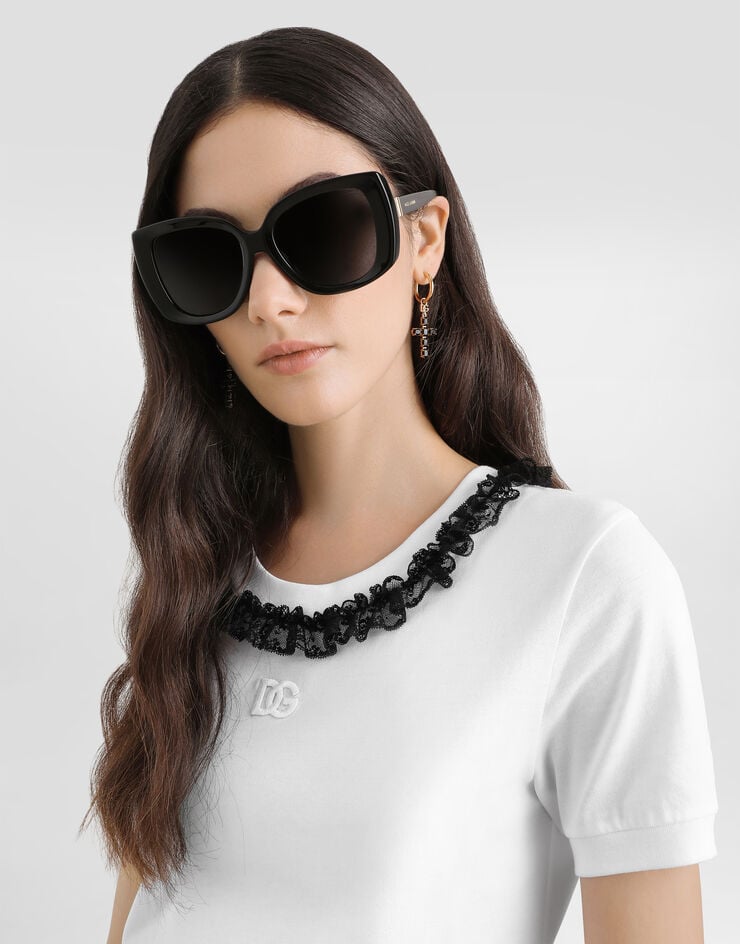 Dolce & Gabbana تيشيرت جيرسي بدانتيل وتطريز DG White F8U08ZGDDPN