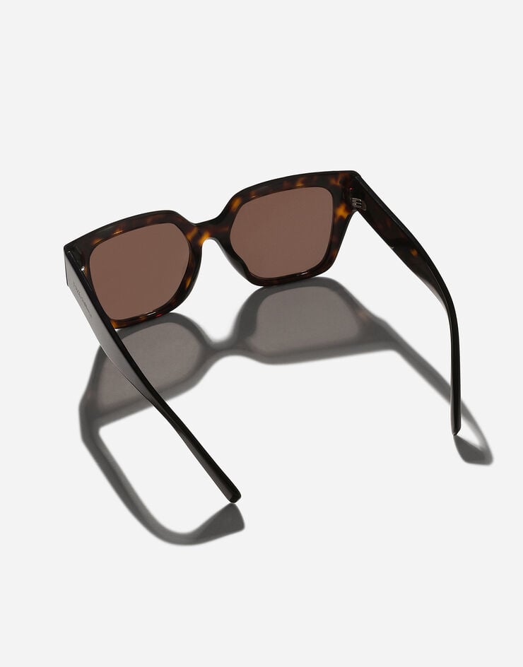 Dolce & Gabbana نظارة شمسية DG Sharped بني VG447AVP273