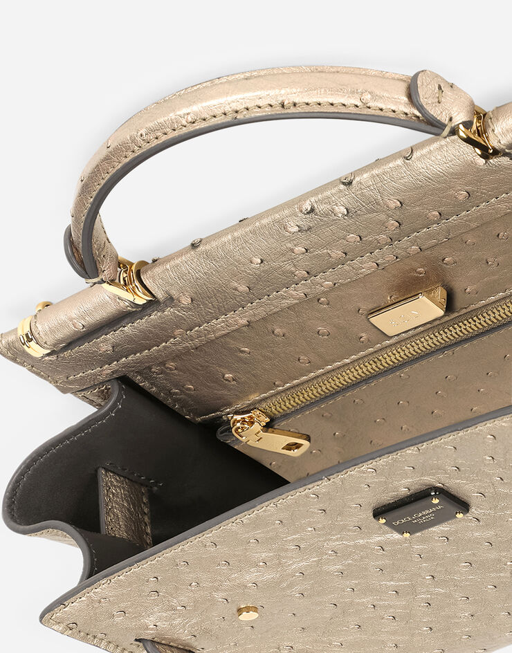 Dolce & Gabbana Маленькая сумка Sicily 62 soft из металлизированной страусиной кожи золотой BM6975A8N07