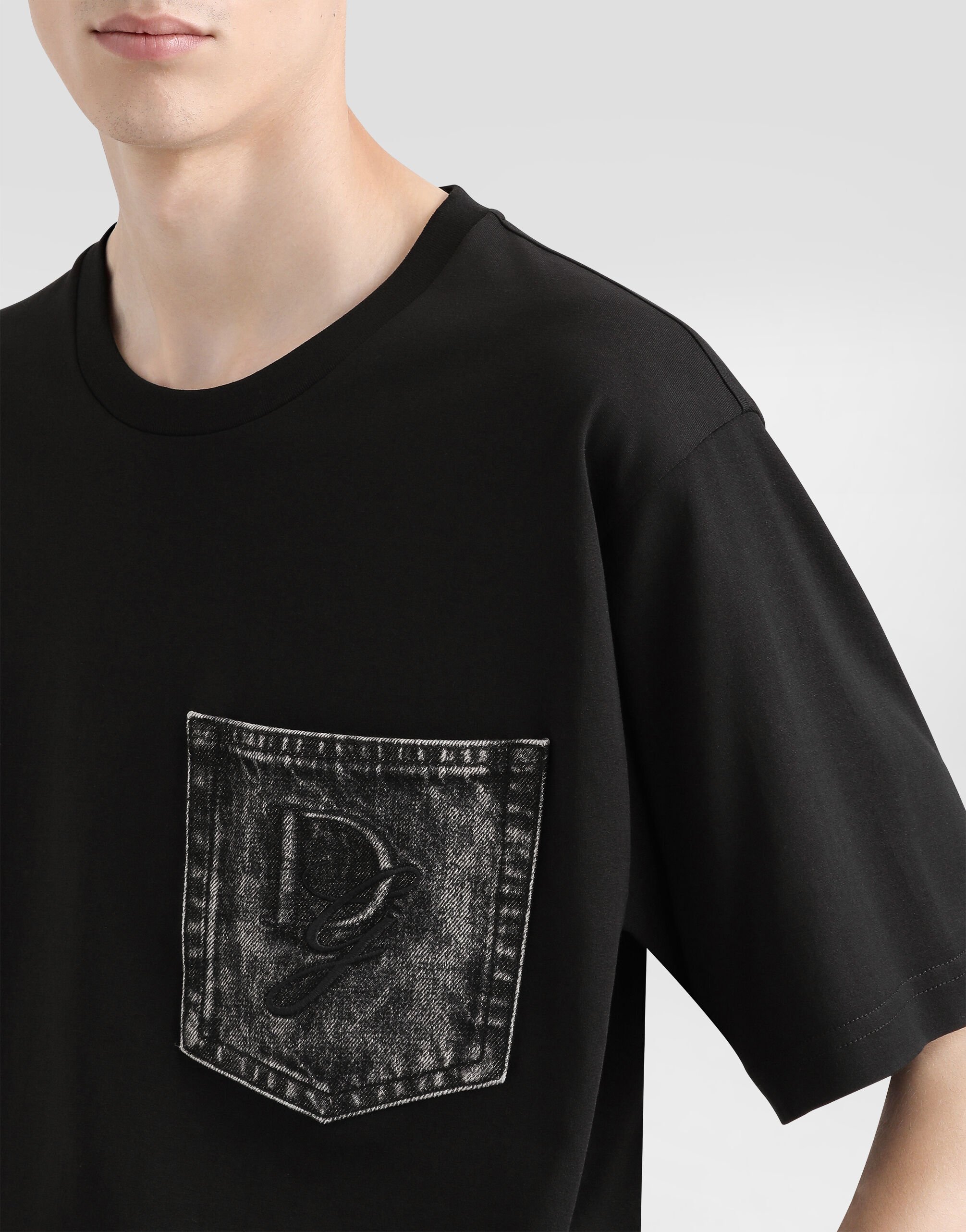 Cotton T-shirt with breast pocket and logo embroidery in