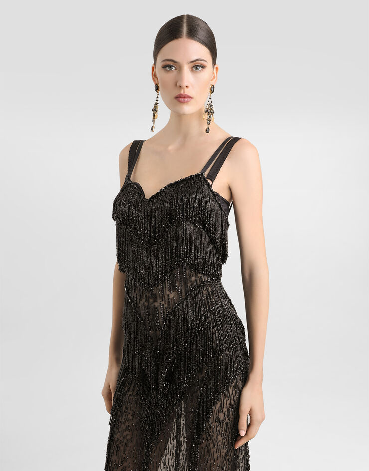 Dolce & Gabbana فستان ماركيزيت طويل مُزين بشراشيب بترتر أسود F6TPAZGDC1E