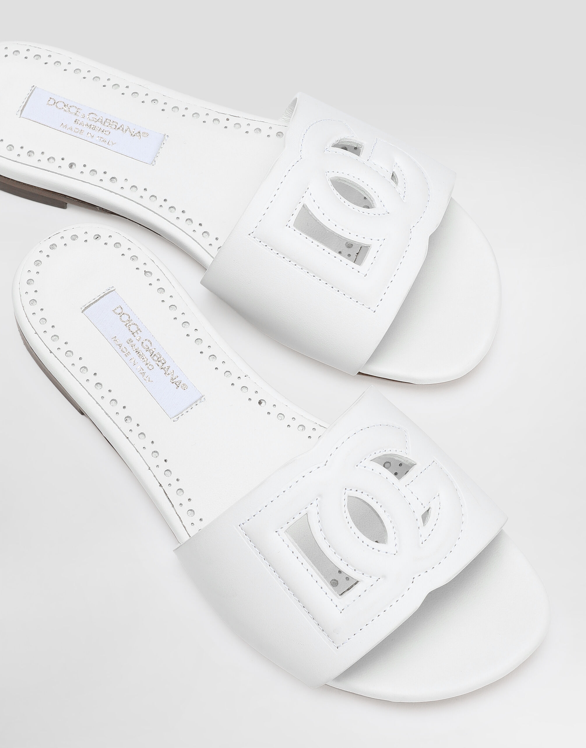 ＊DOLCE & GABBANA＊ DG MILLENNIALS スライドサンダル Calfskin slides with DG Millennials logo in Black for Women