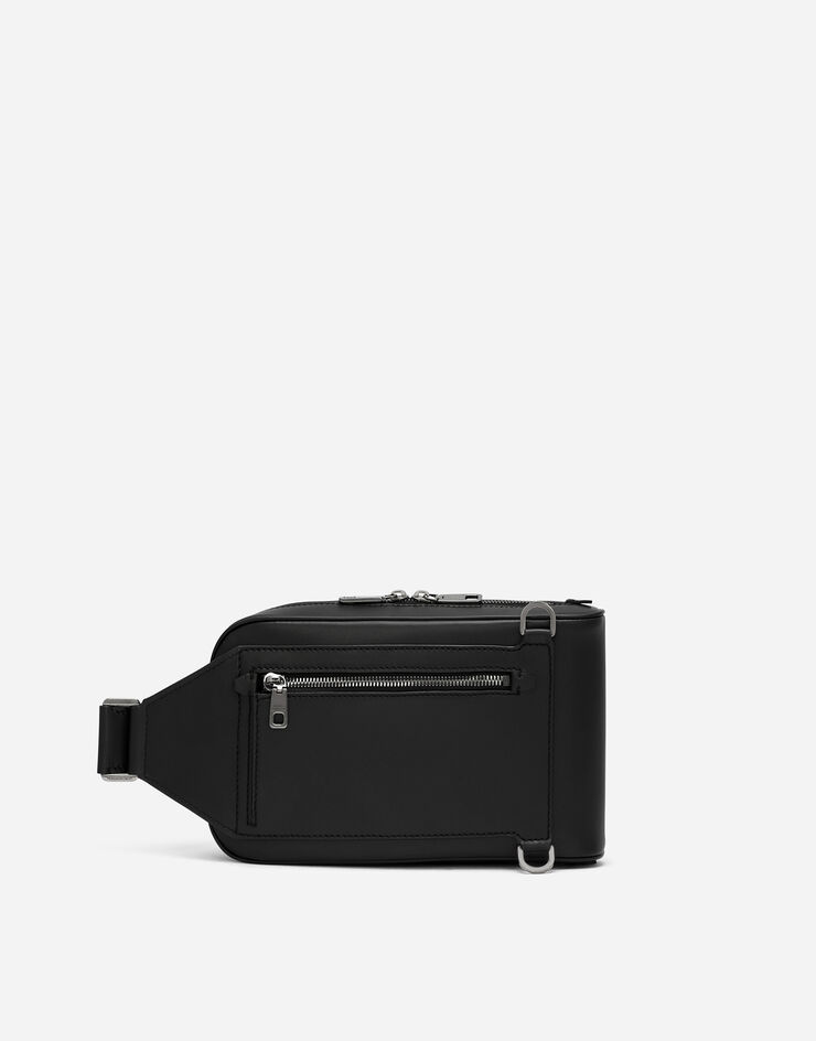 Dolce & Gabbana حقيبة خصر من جلد عجل بشعار بارز أسود BM2264AG218