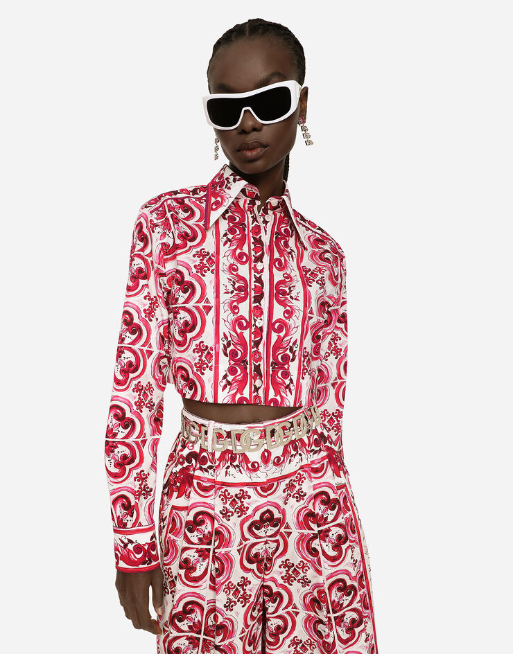 Dolce&Gabbana Chemise cropped en popeline à imprimé majoliques Multicolore F5Q33THH5AU