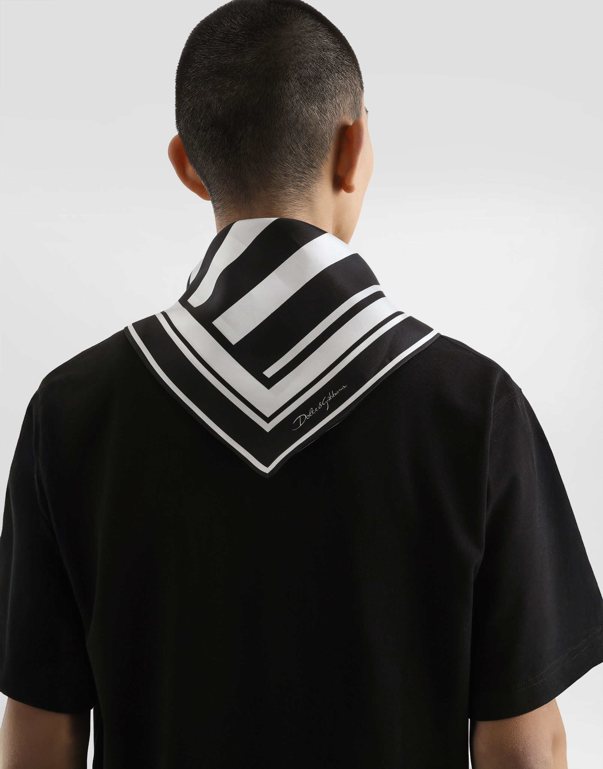 Blackのメンズ Short-sleeved jersey T-shirt with silk scarf