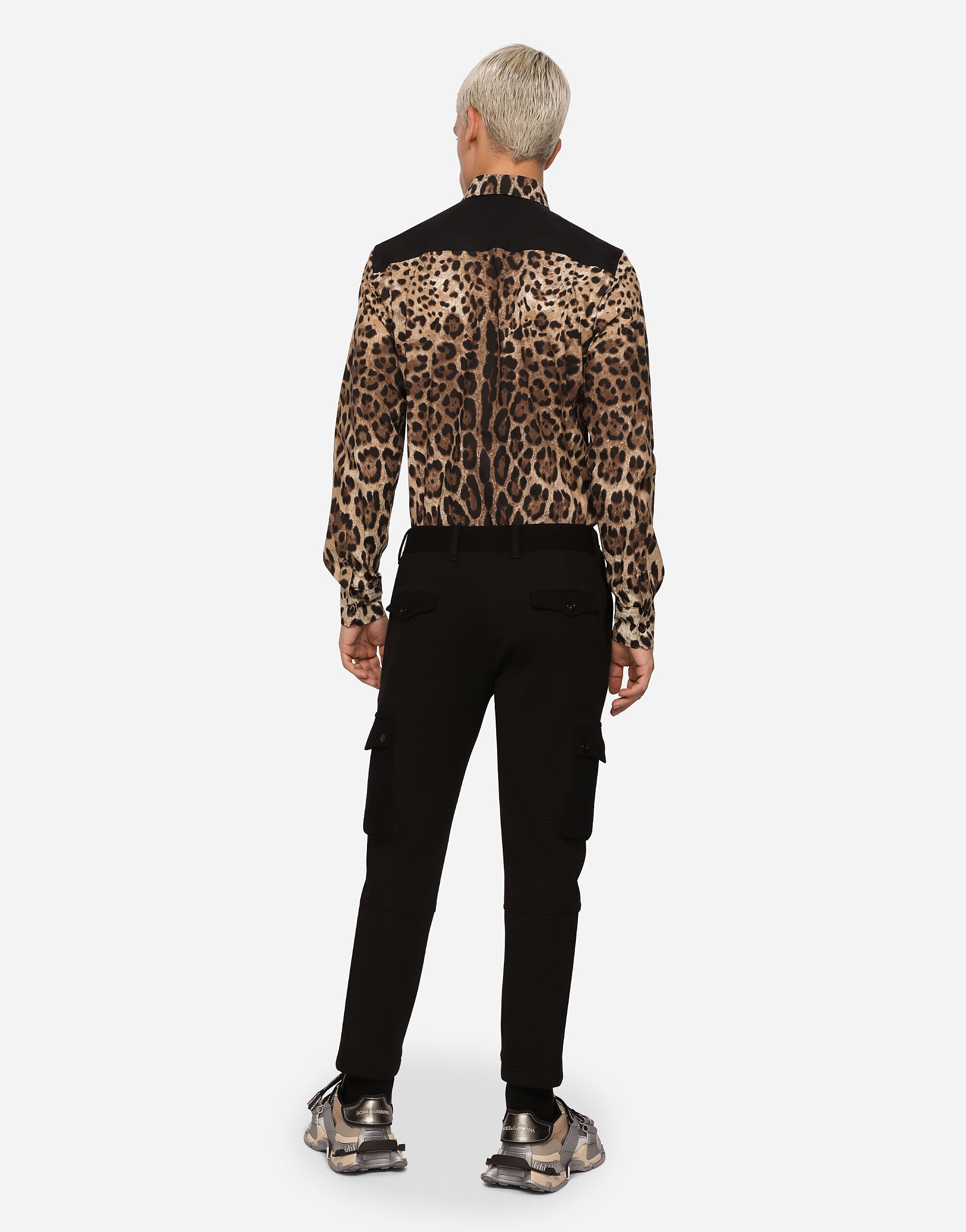 Leopard-print cotton shirt with multiple pockets in