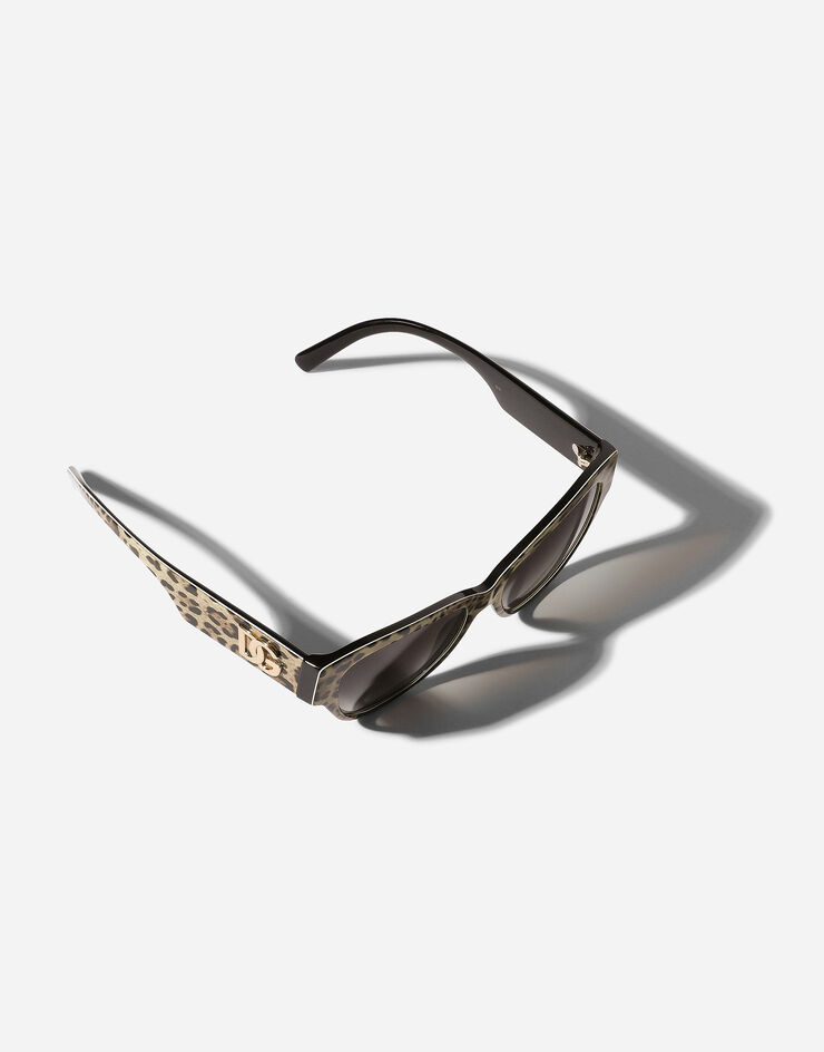 Dolce & Gabbana نظارة شمسية DG Logo بني VG4449VP88G