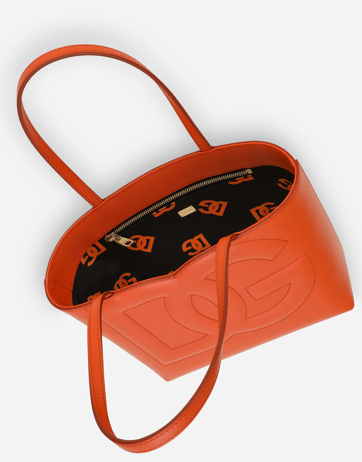 Dolce & Gabbana حقيبة تسوق صغيرة من جلد عجل بشعار DG برتقالي BB7337AW576
