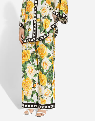 Dolce & Gabbana سروال بيجامة حرير بطبعة وردة صفراء مطبعة FTAMPTGDA9C