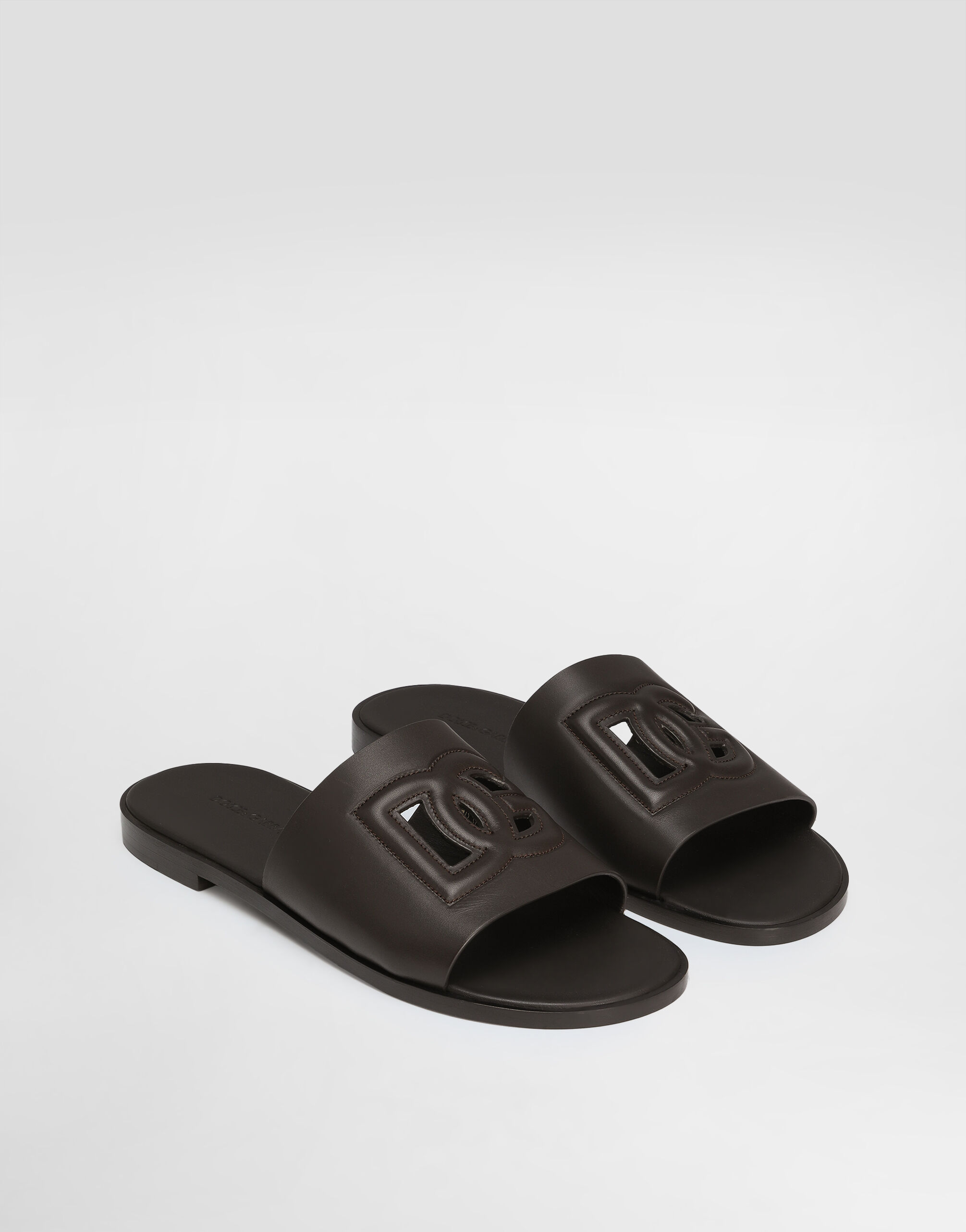 サンダル DOLCE  GABBANA Men Sandals A80397AO6028H042 Brown Calfskin sliders in Brown for Men | Dolce&Gabbana® US