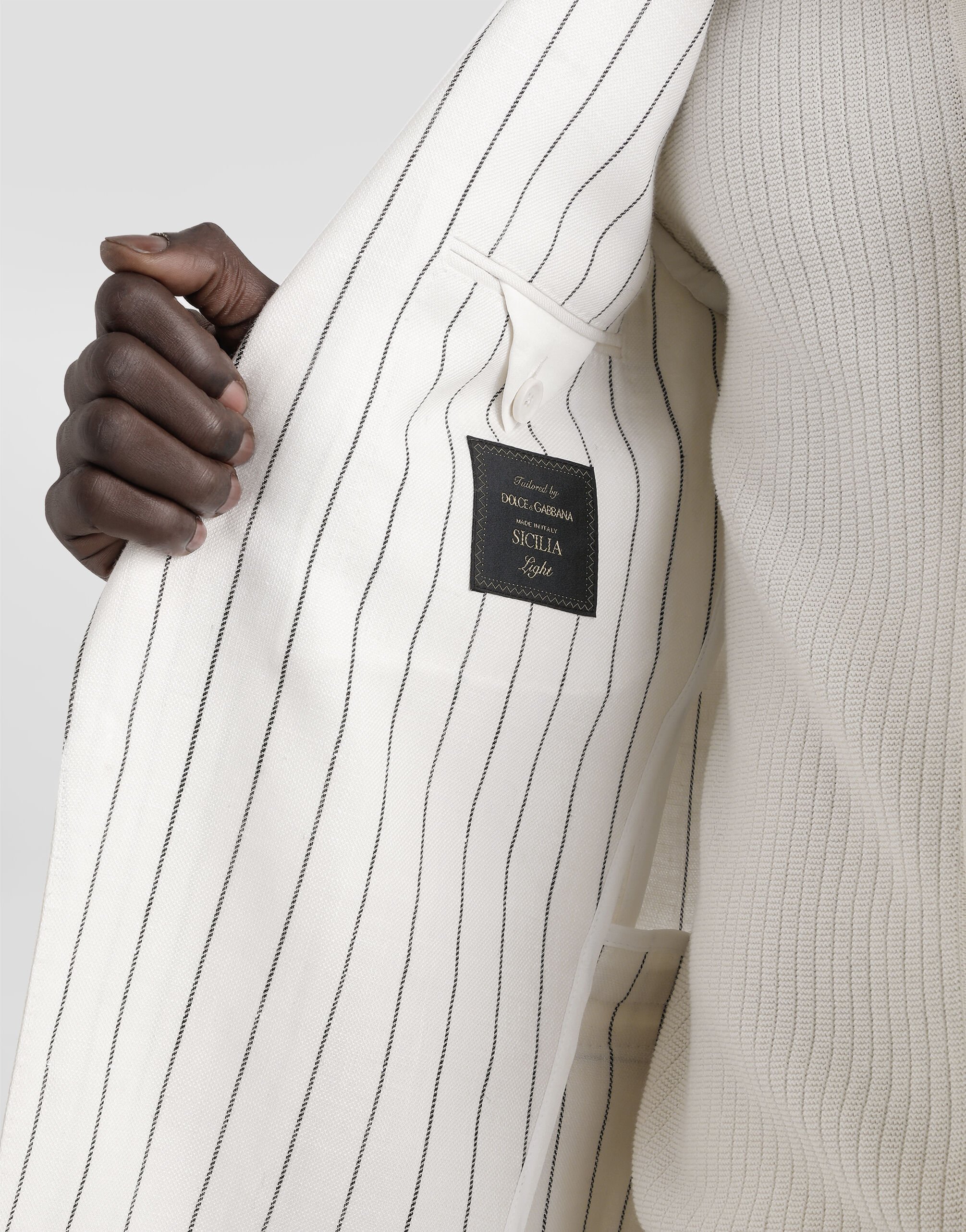 【DOLCE&GABBANA】ピンストライプ ツイル ターリントンブレザー Single-breasted pinstripe linen-blend jacket in Multicolor
