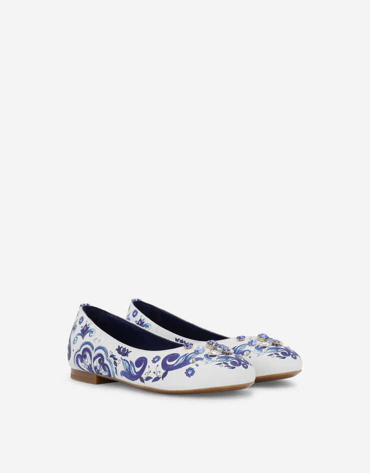 Dolce & Gabbana حذاء باليه مسطح من جلد عجل بطبعة ماجوليكا متعدد الألوان D10510AH813