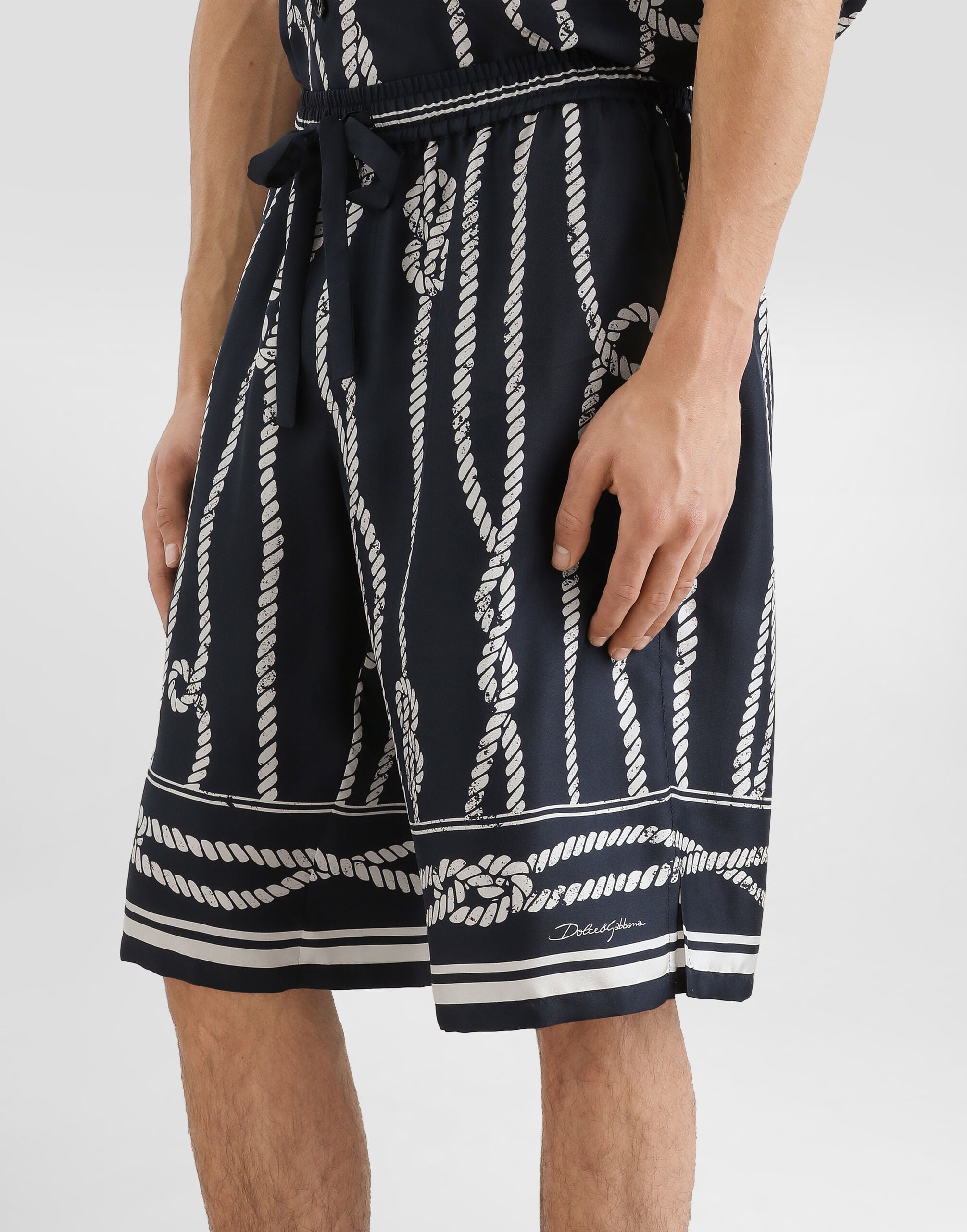 Marina-print silk twill vanity bermuda shorts in Multicolor for
