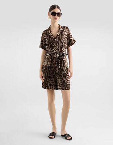 Dolce & Gabbana Chemise en soie avec ceinture Imprimé Animalier F5G67TFSAXY