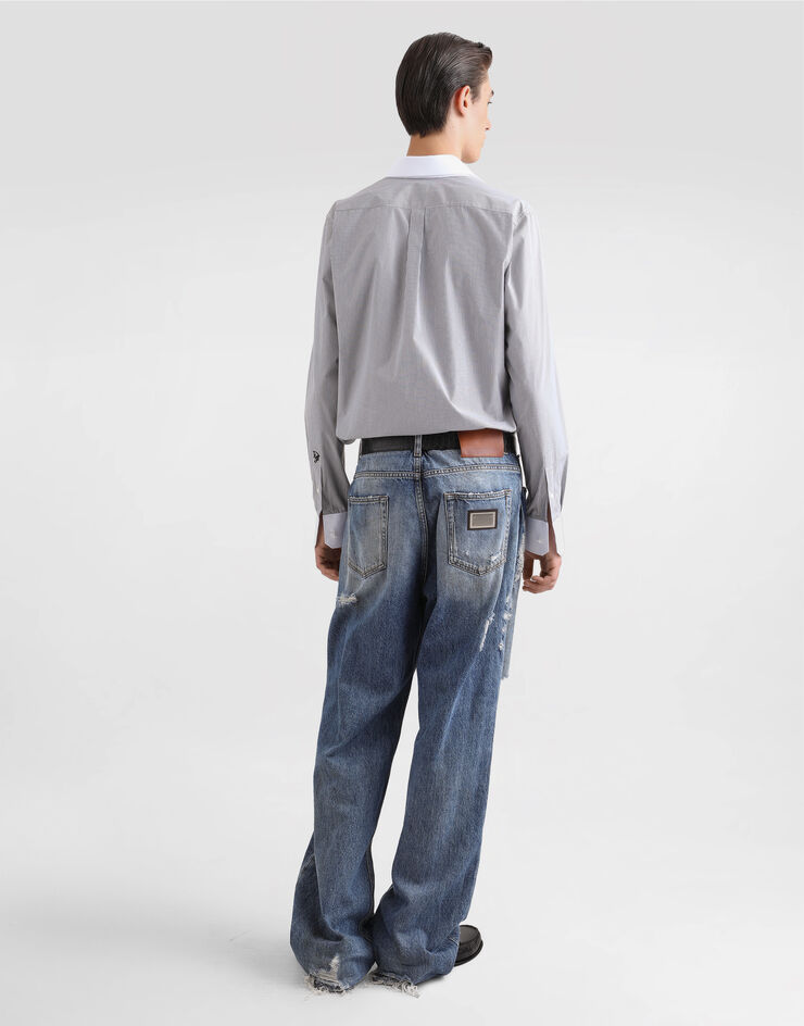 Dolce & Gabbana Oversize-Jeans aus Baumwolle mit Plakette Mehrfarbig GWVNXDG8MT7